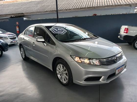 HONDA CIVIC 1.8 LXS 16V FLEX 4P AUTOMÁTICO HONDA CIVIC 1.8 LXS 16V FLEX 4P AUTOMÁTICO